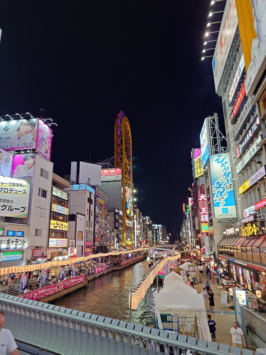 Osaka entdecken: Zwischen Hochglanz und Straßenleben