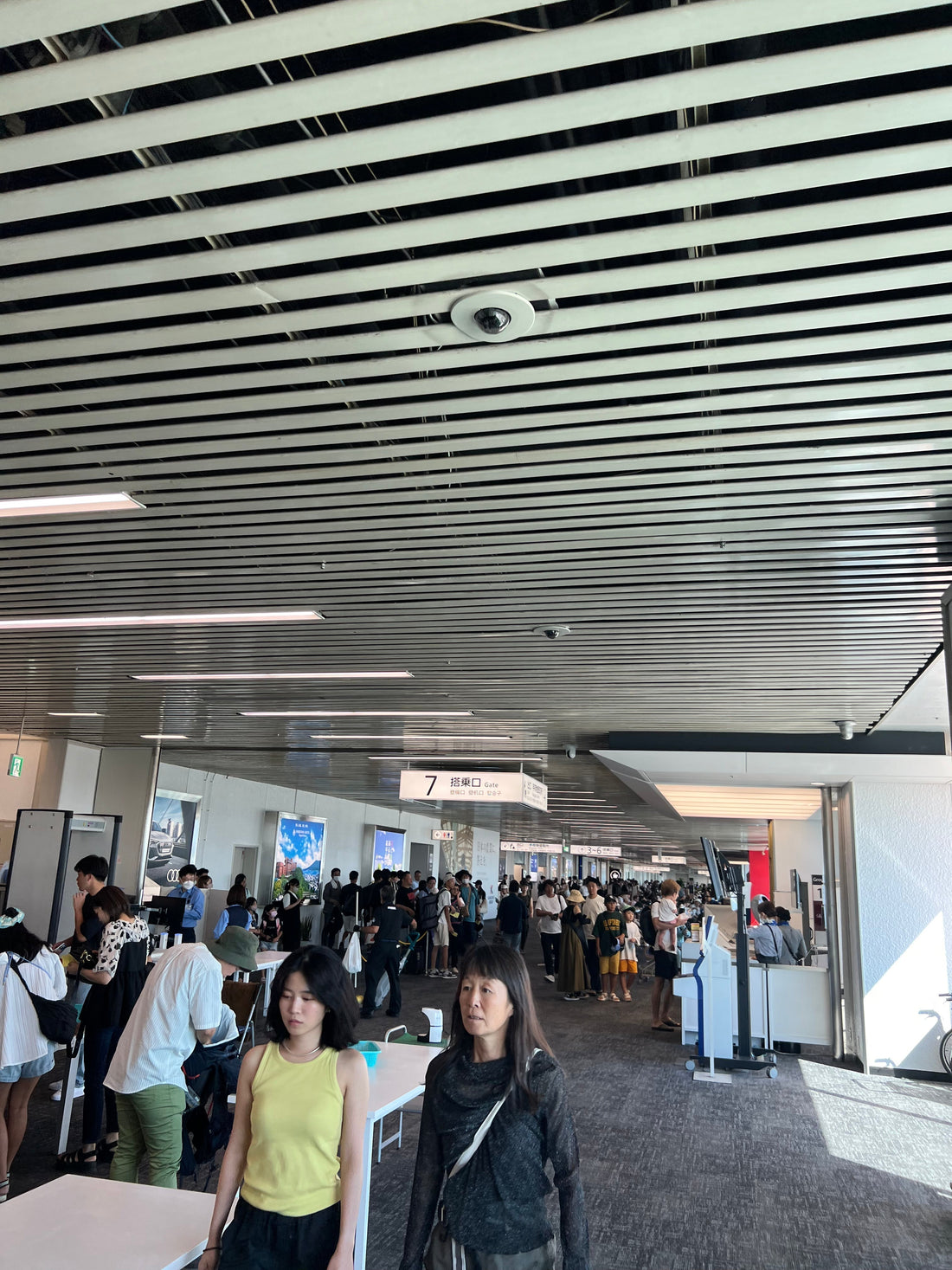 Vorplatz und Terminal des Kagoshima Airport in Kirishima