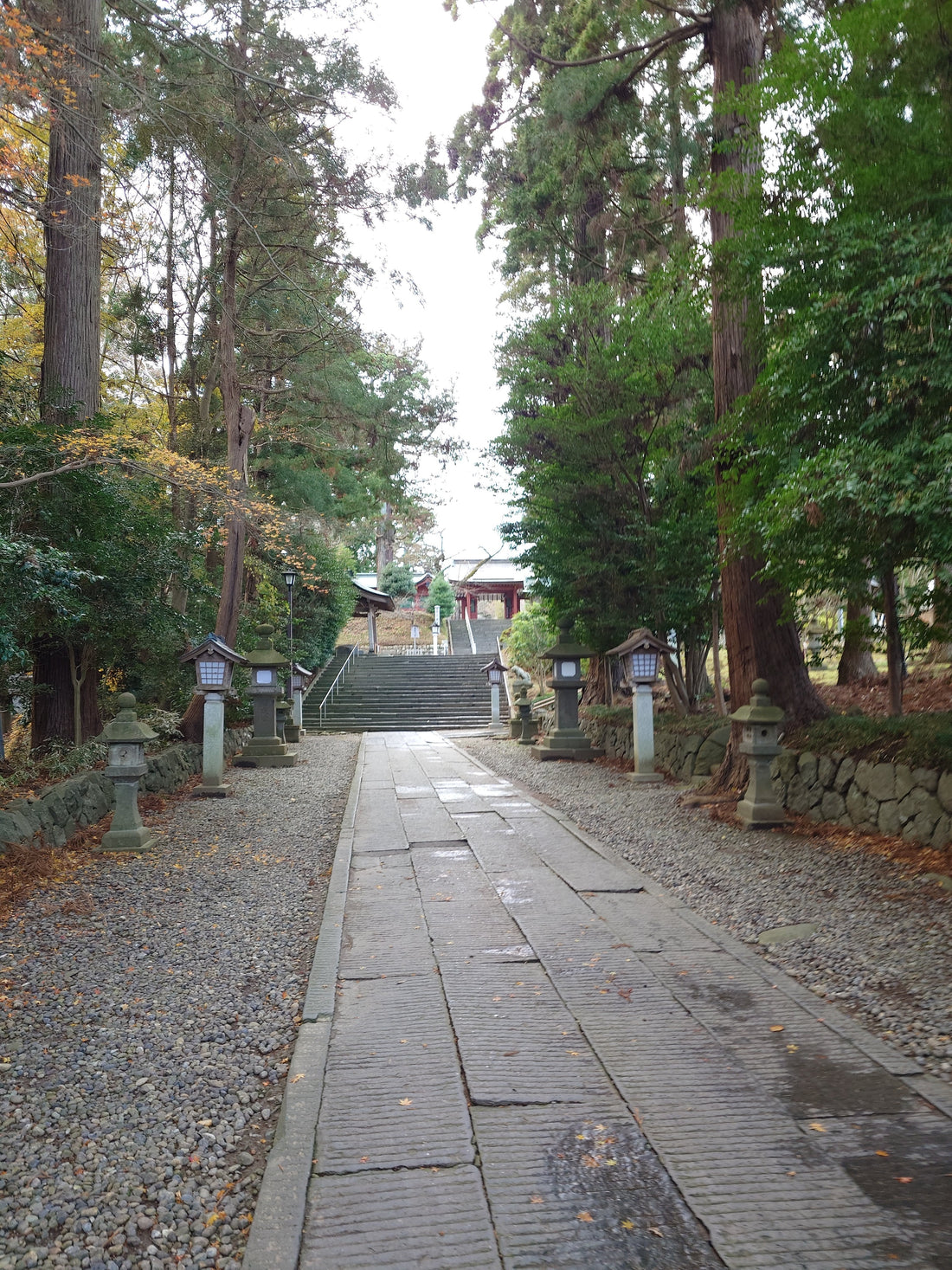 Shiogama Jinja in Miyagi: 202 Stufen, Meeresblick und lebendige Tradition