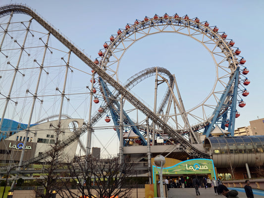 Riesenrad Big O und Achterbahn Thunder Dolphin im Tokyo Dome City