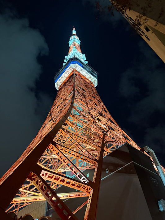 Tokyo Tower bei Nacht: Die beste Aussicht und Halloween Show