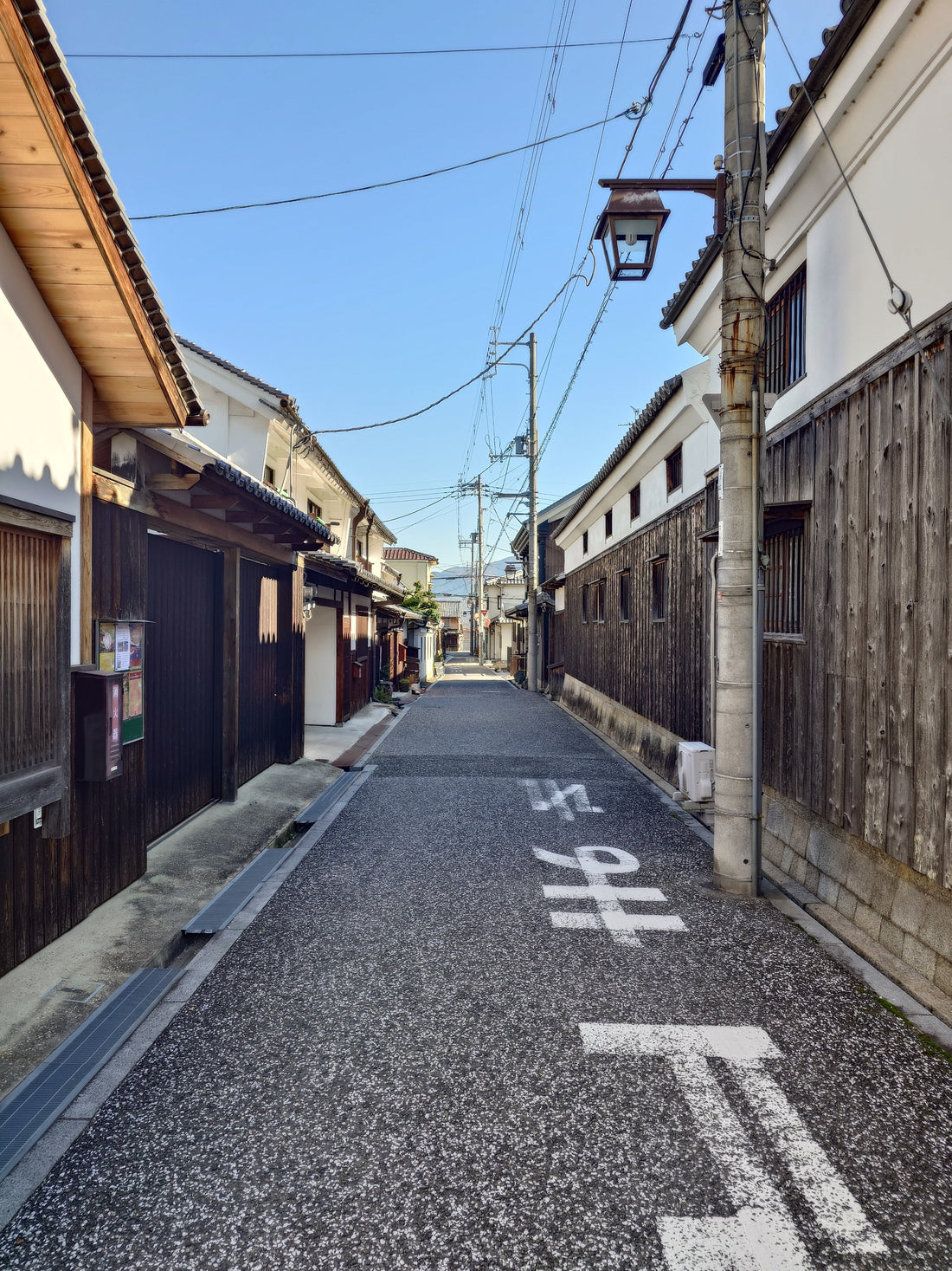 Historische Gasse mit Kaufmannshäusern in Jinaimachi, Tondabayashi